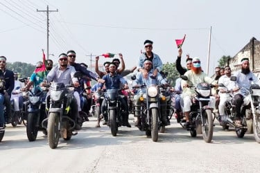 হাকিমপুরে বিএনপির মোটরসাইকেল শোডাউন