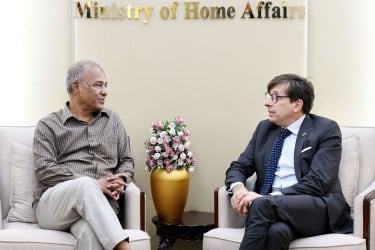 ফ্যাসিস্টের দোসররা দেশে-বিদেশে গুজব ও অপতথ্য ছড়াচ্ছে: স্বরাষ্ট্র উপদেষ্টা