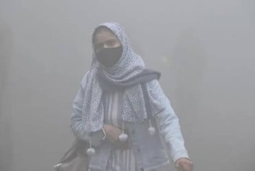 তীব্র বায়ুদূষণ: দিল্লিতে অর্ধেক কর্মী নিয়ে চলবে সব কার্যালয়