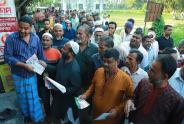 নারায়ণগঞ্জে বিএনপির গণসংযোগ ও লিফলেট বিতরণ