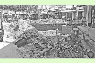 যত্রতত্র খোঁড়াখুঁড়ি ভোগান্তি পৌরবাসীর
