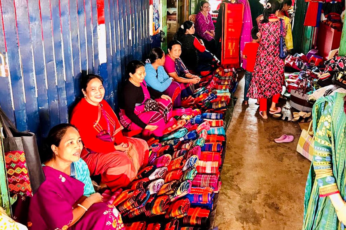 পাহাড়ে জমজমাট পিনন-হাদির হাট