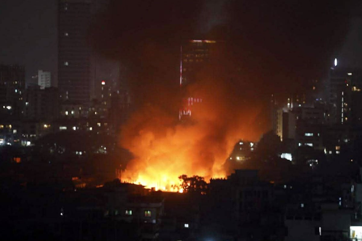 রাজধানীর কড়াইল বস্তিতে আগুন, নিয়ন্ত্রণে ১৬ ইউনিট