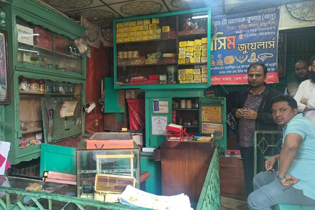 পাবনার নাকালিয়া বাজারে আবারও স্পিডবোট ডাকাতি, আতঙ্কে ব্যবসায়ীরা