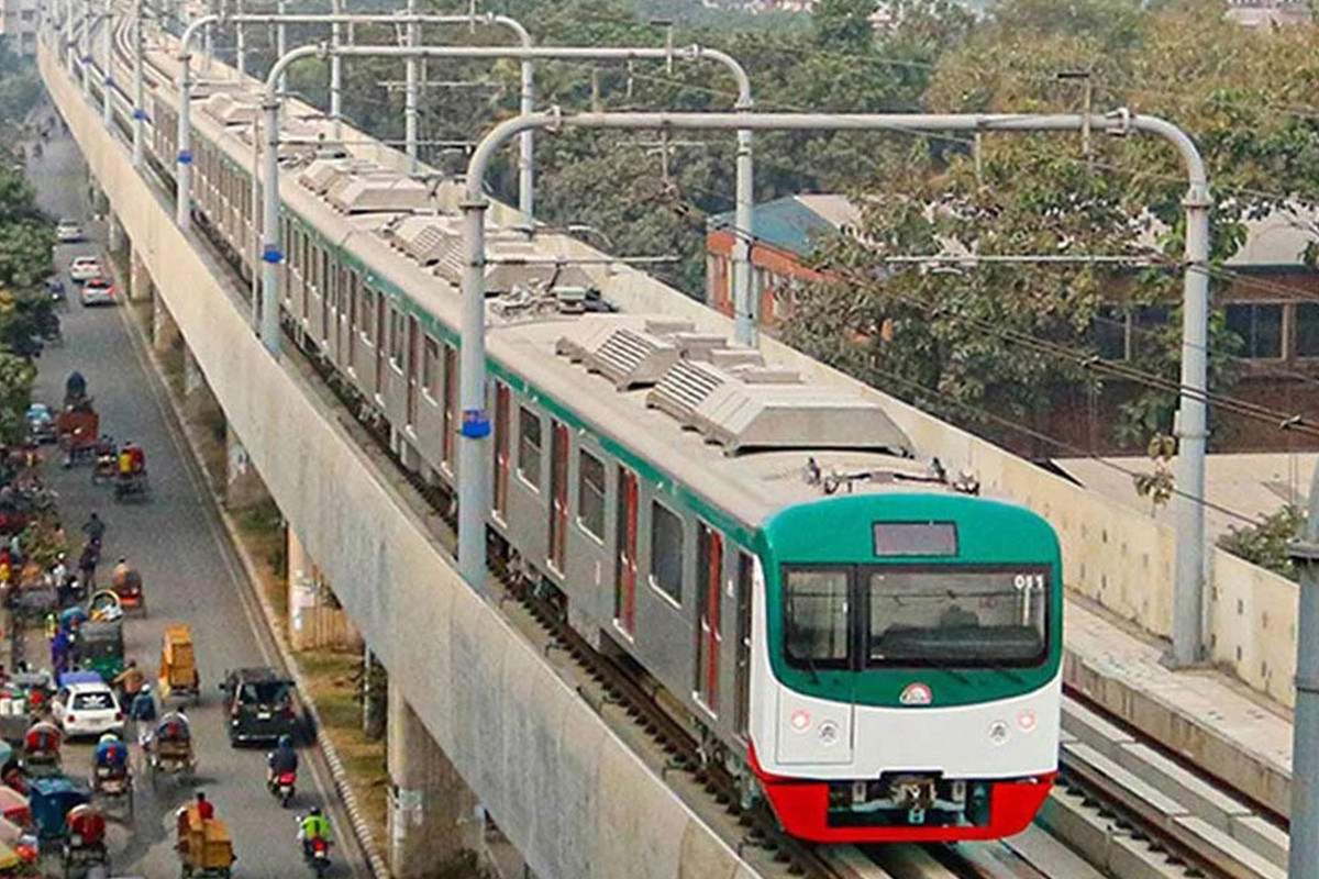 এবার মেট্রোরেল লাইনে ব্যাগ, ২০ মিনিট ট্রেন চলাচল বিঘ্ন