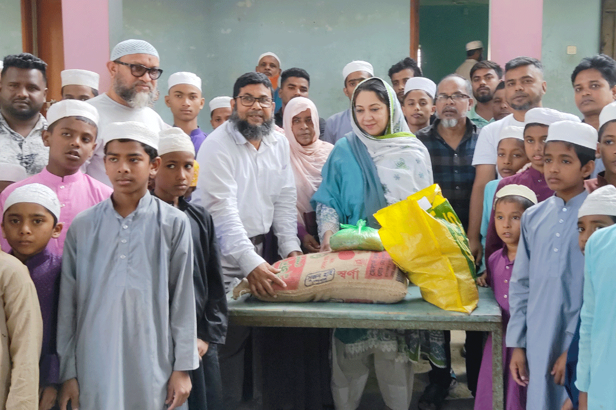 মোহন মিয়ার মৃত্যুবার্ষিকীতে এতিমখানা-মাদ্রাসায় খাদ্যসামগ্রী বিতরণ