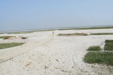 পানির অভাবে ধুঁকছে বঙ্গোপসাগর থেকে ৫৪ মিটার 'উঁচুতে থাকা' তিস্তা