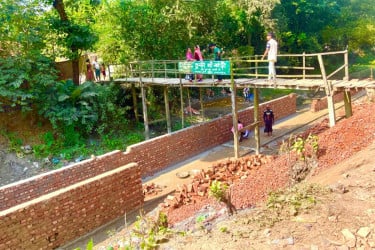 সরকারি খাল ভরাট করে কালভার্ট নির্মাণের অভিযোগ