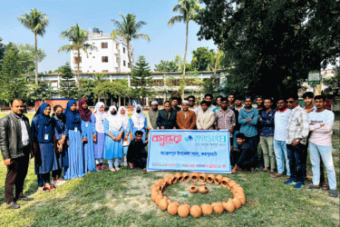 আক্কেলপুরে পাখিদের জন্য বসুন্ধরা শুভসংঘের মাটির হাঁড়ি স্থাপন