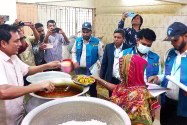 হবিগঞ্জ সদর হাসপাতালে দুদকের অভিযান, খাবারে মিলেছে অনিয়ম