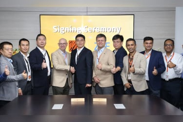 গ্রাহকদের ডিজিটাল সেবার মানোন্নয়নে জেডটিই’র সাথে নতুন বিনিয়োগে বাংলালিংক