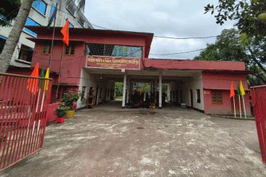 ঝুঁকিপূর্ণ ভবনে দায়িত্ব পালন করছে মাদারীপুর ফায়ার সার্ভিস