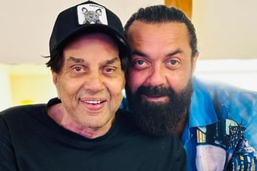 বাবার মৃত্যুর দৃশ্য শুরু হতেই সিনেমা হল ছেড়ে বেরিয়ে যান ববি