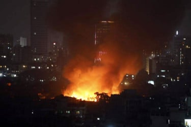 রাজধানীর কড়াইল বস্তিতে আগুন, নিয়ন্ত্রণে ১৬ ইউনিট