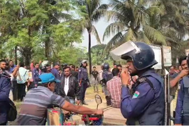 কেরু শ্রমিক ইউনিয়ন নির্বাচনের দাবি নিয়ে সংঘর্ষ, আহত ৭