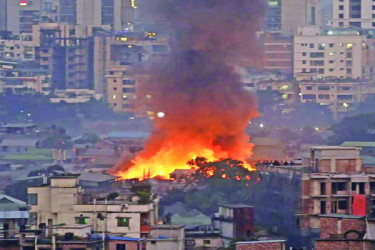 কড়াইল বস্তিতে আবার ভয়াবহ আগুন