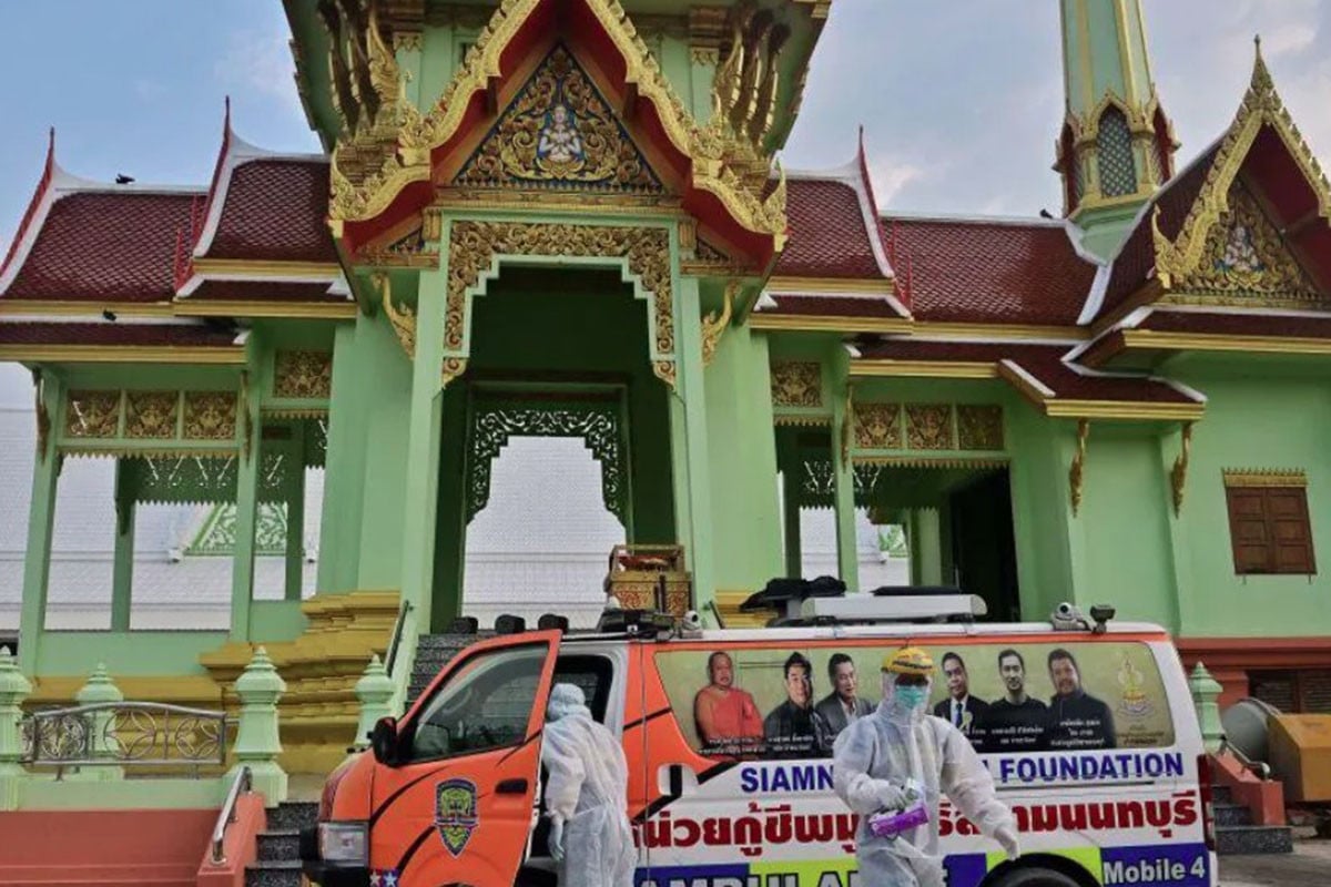 দাহ করার আগে কফিনের ভেতর থেকে বৃদ্ধার টোকা