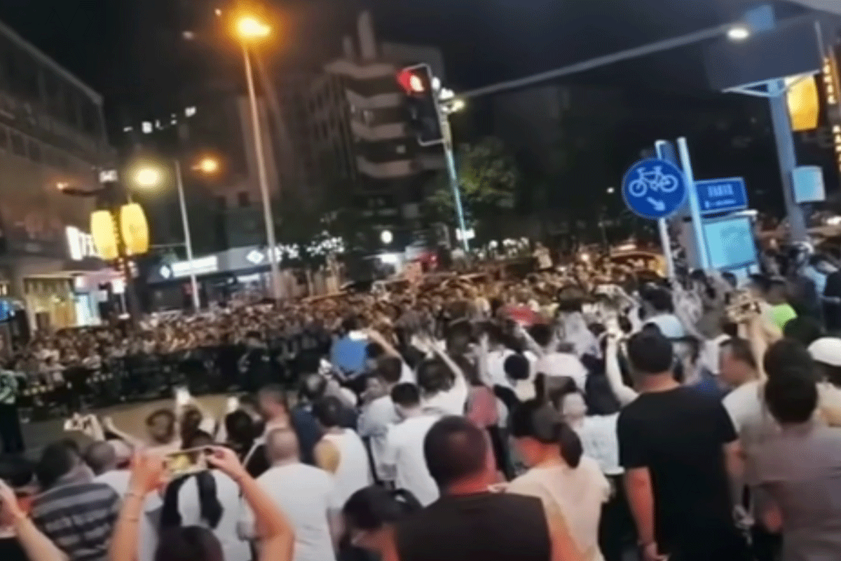 চীনে মরদেহ পোড়ানোর নির্দেশের বিরুদ্ধে বিক্ষোভ