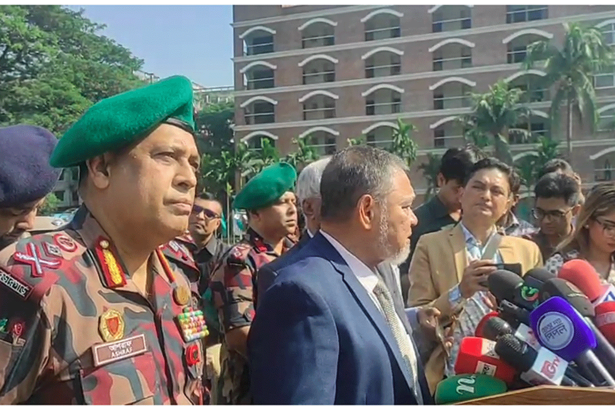 বিজিবির নির্বাচনী প্রশিক্ষণ ও মহড়া পরিদর্শন করলেন প্রধান নির্বাচন কমিশনার