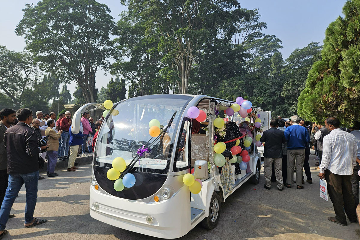 রাবিতে চালু হলো ই-কার, ৫ টাকায় ক্যাম্পাস ঘোরার সুযোগ