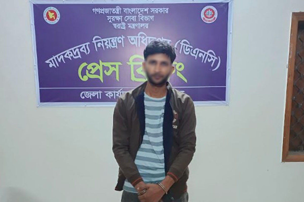 মেহেরপুরে ফেনসিডিলসহ মাইক্রোবাস চালক আটক