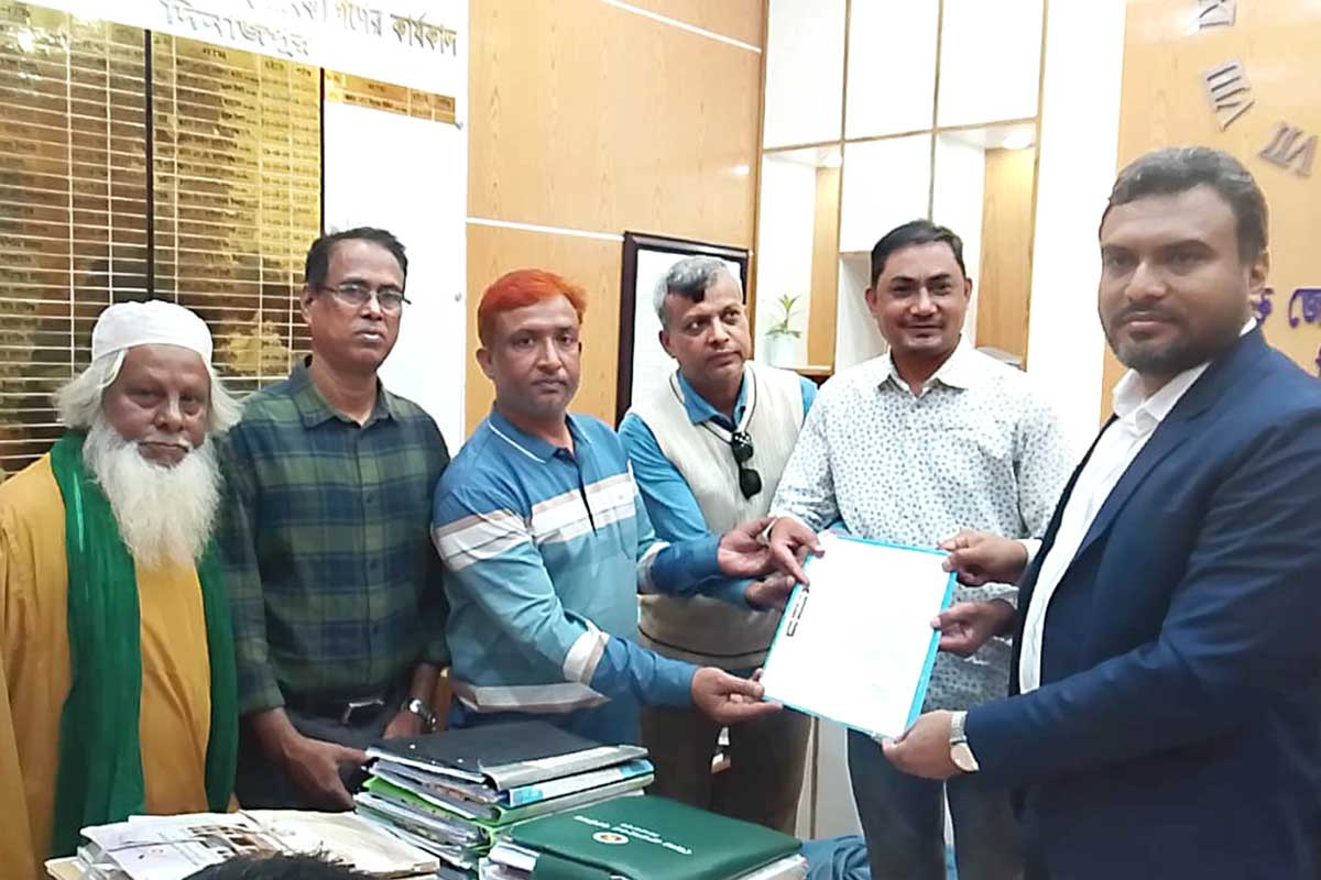 নবম পে-স্কেলের চূড়ান্ত রিপোর্ট ও বাস্তবায়নের দাবিতে স্মারকলিপি