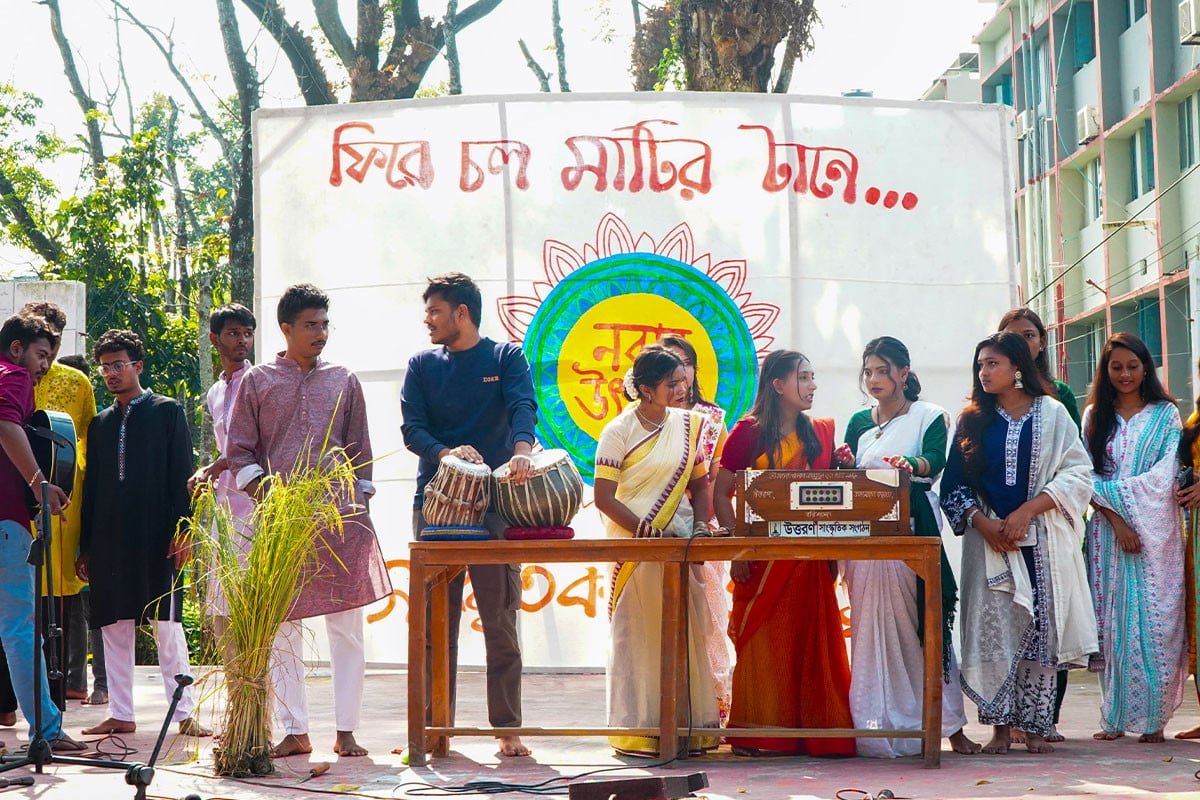 বিএম কলেজে নবান্ন উৎসব: ‘ফিরে চল মাটির টানে’