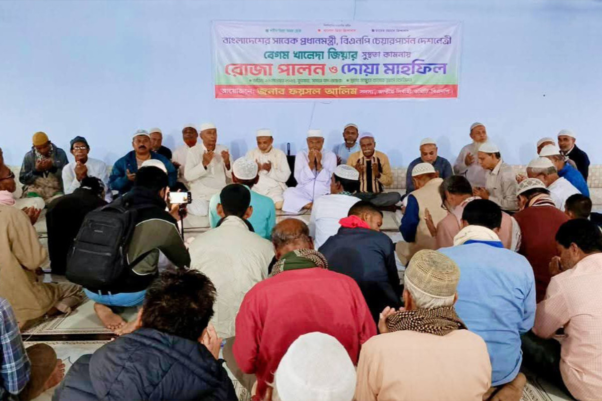 খালেদা জিয়ার রোগমুক্তি কামনায় জয়পুরহাটে দোয়া মাহফিল