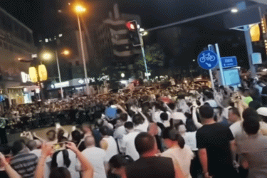 চীনে মরদেহ পোড়ানোর নির্দেশের বিরুদ্ধে বিক্ষোভ