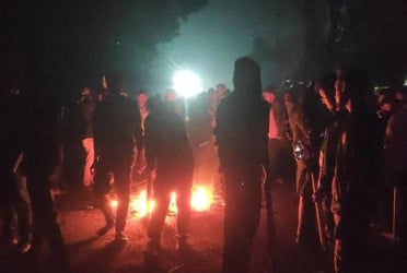 ছাত্রীকে উত্ত্যক্ত করায় স্থানীয়দের সঙ্গে যবিপ্রবি শিক্ষার্থীদের সংঘর্ষ