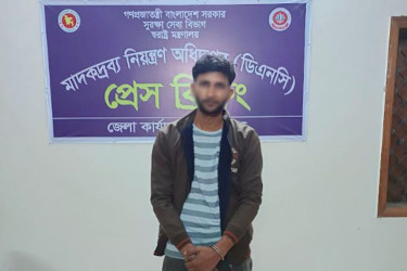 মেহেরপুরে ফেনসিডিলসহ মাইক্রোবাস চালক আটক