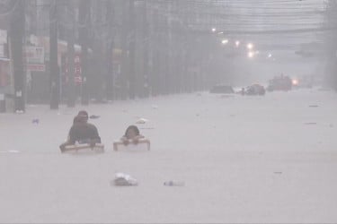 দক্ষিণ থাইল্যান্ডে ৩০০ বছরের রেকর্ড ভেঙে একদিনে সর্বোচ্চ বৃষ্টি
