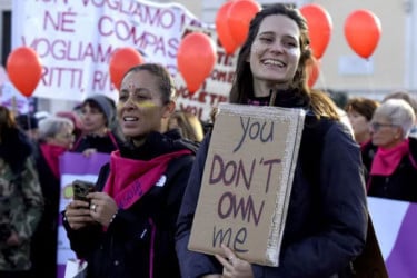 নারী সহিংসতার শাস্তি কঠোর করল ইতালি