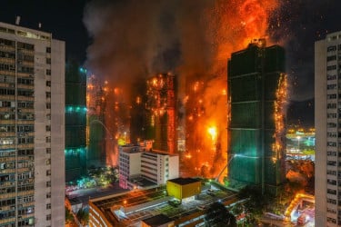 হংকংয়ের আবাসিক এলাকায় অগ্নিকাণ্ডে নিহত ১২, আশঙ্কাজনক ১৬