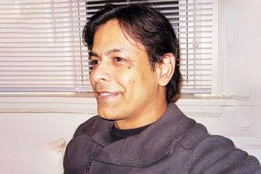 ২৩ বছর ধরে দেশে ফেরার চেষ্টা, ট্রাভেল পাশ চেয়ে আবেদন সাবেক এমপি অভির