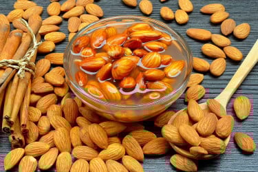 শীতে বাদাম খাওয়ার সঠিক উপায়: ভেজা নাকি শুকনো?