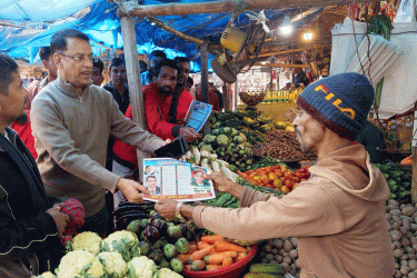 সিরাজগঞ্জে তারেক রহমানের ৩১ দফা বাস্তবায়নে লিফলেট বিতরণ