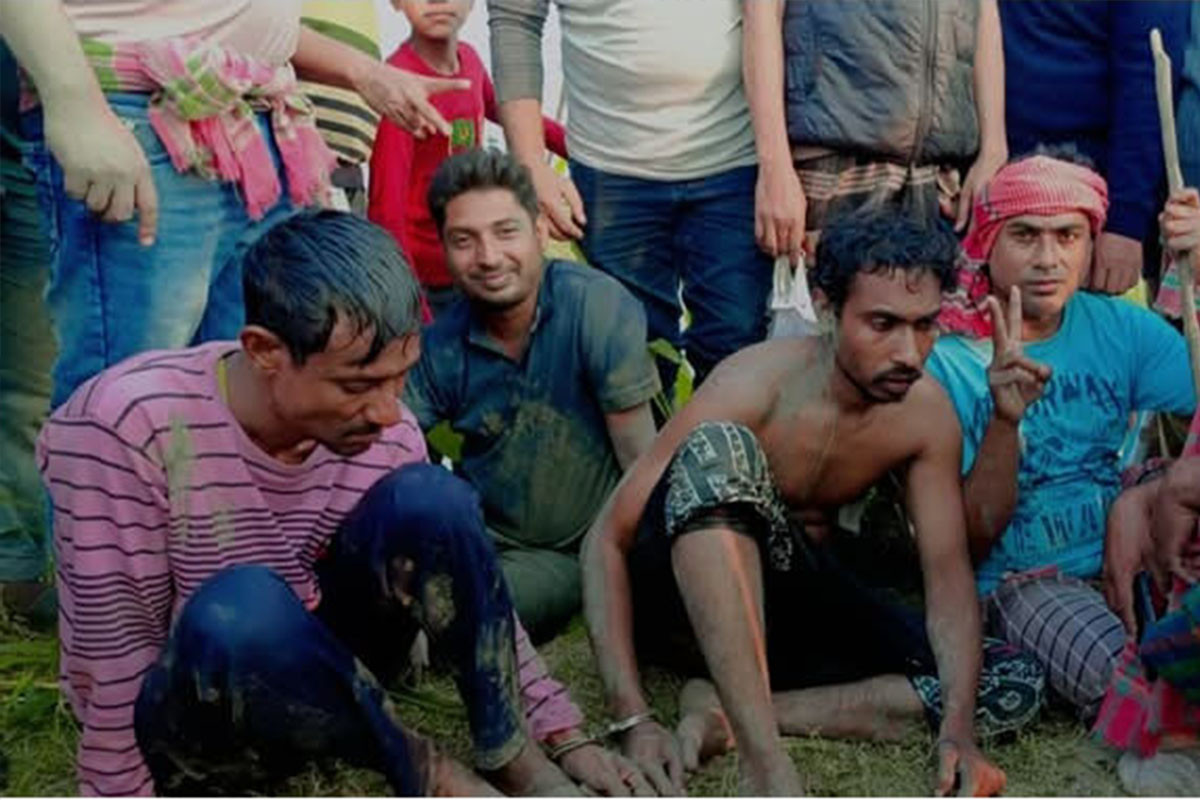 ঝিনাইদহে ছদ্মবেশে ২ ডাকাতকে গ্রেপ্তার করল পুলিশ