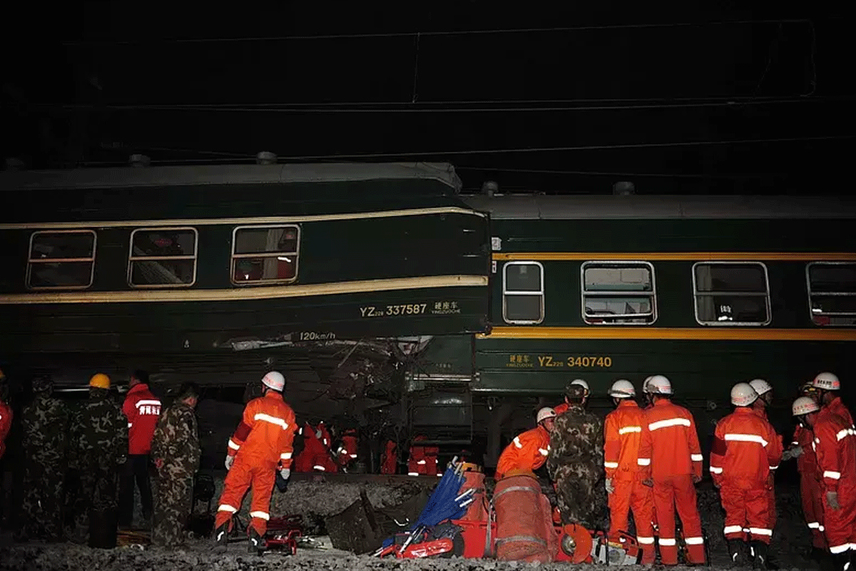 চীনে ট্রেনের ধাক্কায় ১১ শ্রমিক নিহত