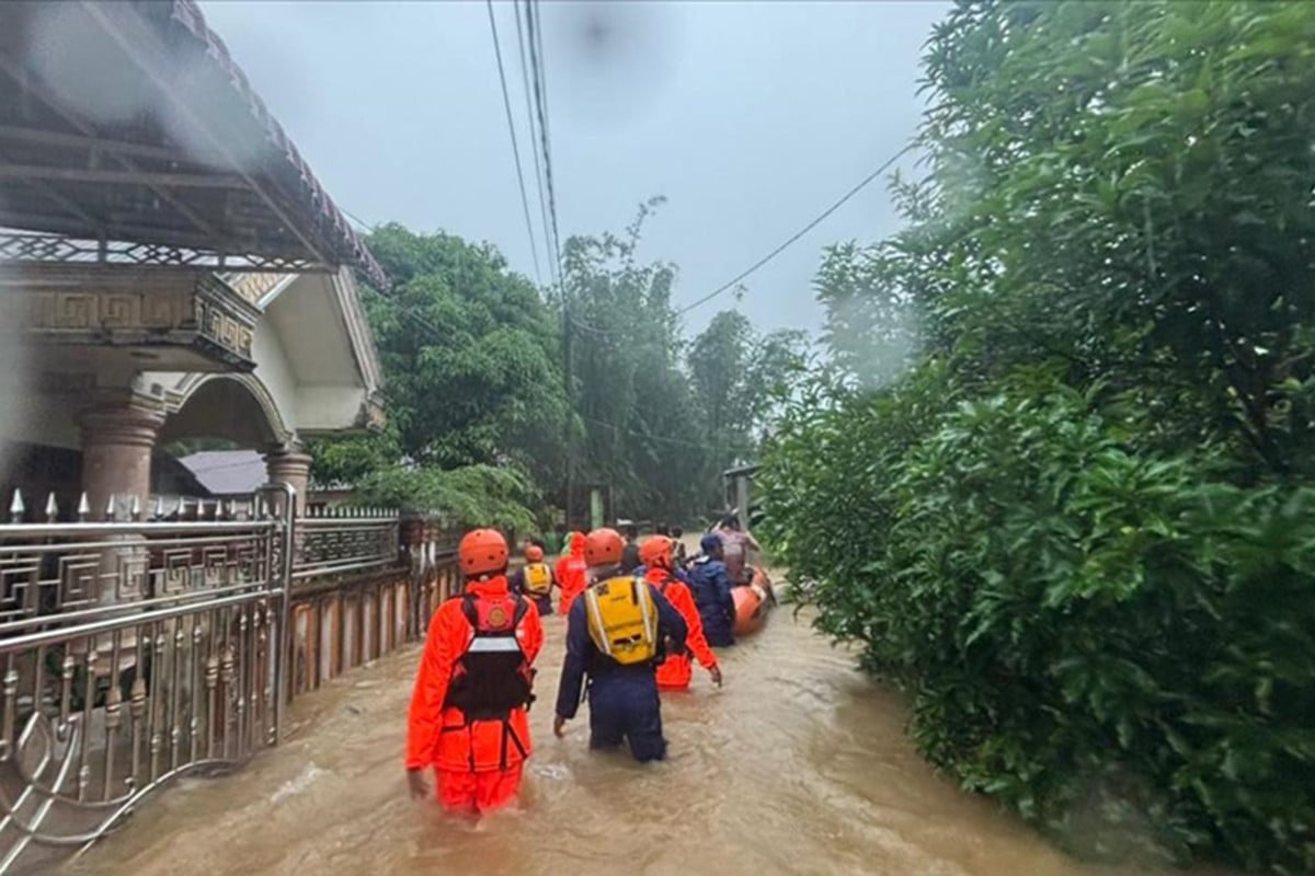 শ্রীলঙ্কায় বন্যা-ভূমিধসে কমপক্ষে ৩১ জনের মৃত্যু