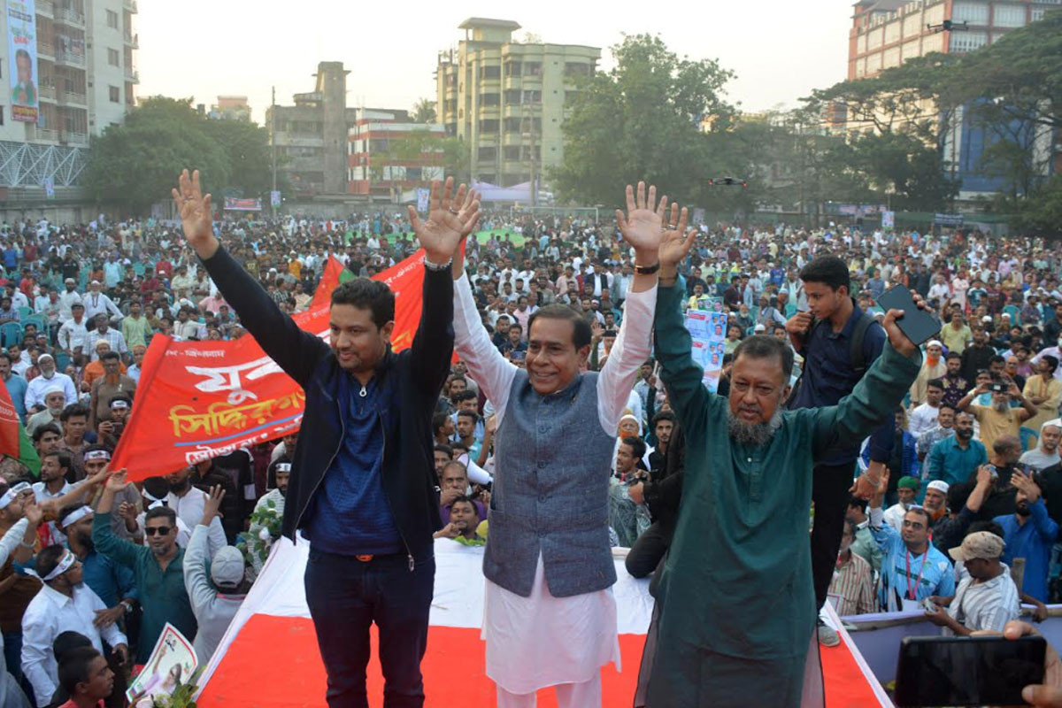 দলকে বিব্রত করা যাবে না, দলীয় প্রার্থীর সাথেই কাজ করতে হবে : নজরুল ইসলাম আজাদ
