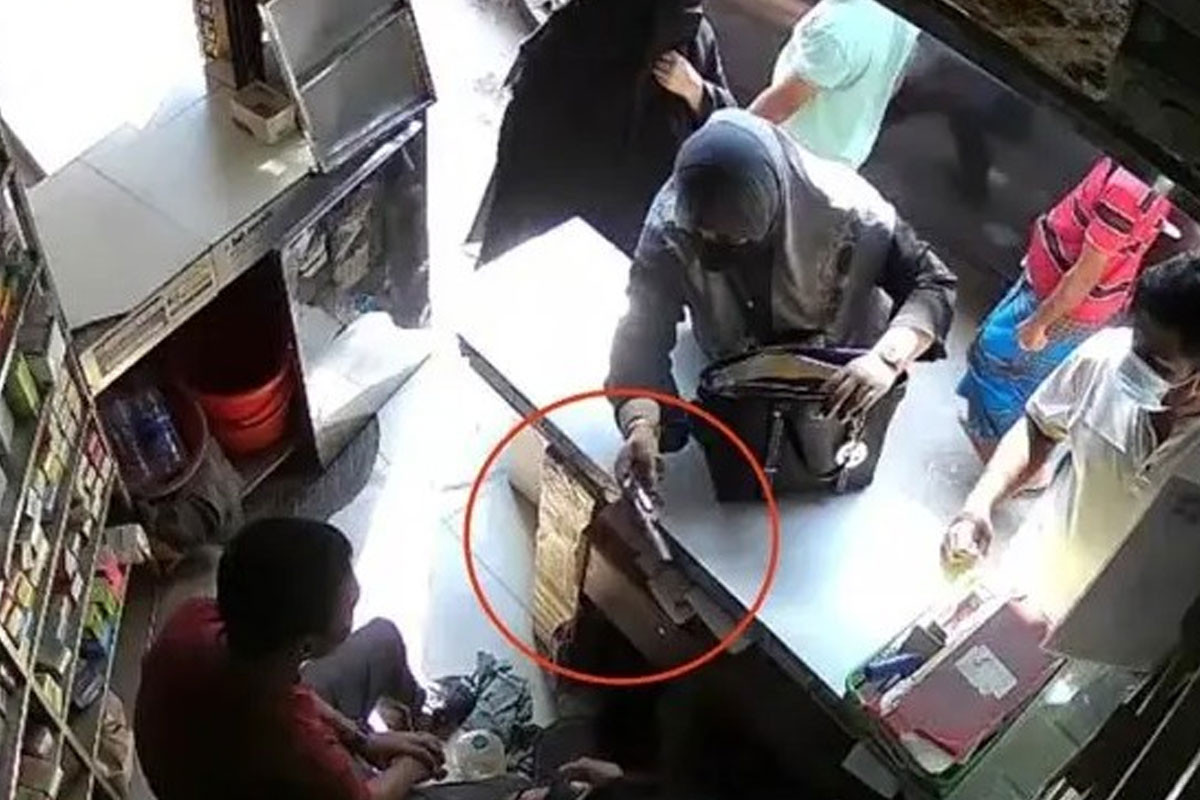 যুবলীগ নেতার স্ত্রীর বিরুদ্ধে পিস্তল দেখিয়ে হুমকির অভিযোগ