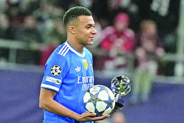 এমবাপ্পের দ্বিতীয় দ্রুততম হ্যাটট্রিক