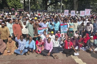 আজ থেকে প্রাথমিক শিক্ষকদের ফের অনির্দিষ্টকালের কর্মবিরতি