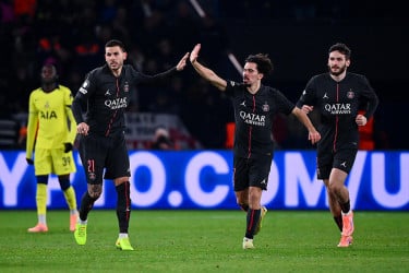 এগিয়ে থেকেও ১০ জনের পিএসজির কাছে টটেনহ্যামের হার