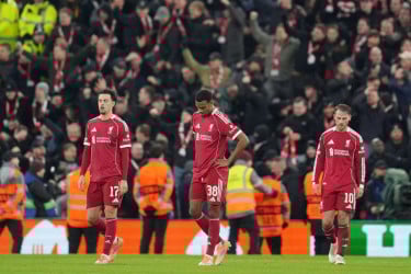 ঘরের মাঠে পিএসভির কাছে বিধ্বস্ত লিভারপুল