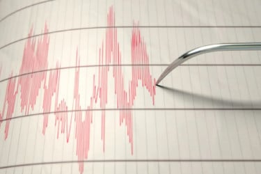 বন্যার মধ্যেই ইন্দোনেশিয়ায় শক্তিশালী ভূমিকম্পের আঘাত