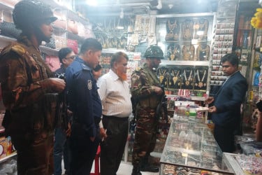 চাঁদপুরে ভোক্তা অধিদফতরের অভিযানে ৯ প্রতিষ্ঠানকে জরিমানা