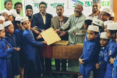 পটিয়ায় বসুন্ধরা শুভসংঘের উদ্যোগে শিক্ষার্থীদের শিক্ষা সামগ্রী বিতরণ