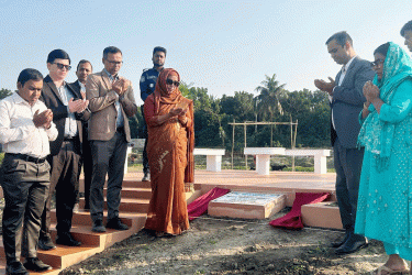 পদ্মা নদীর তীরে ‘জলকাব্য’